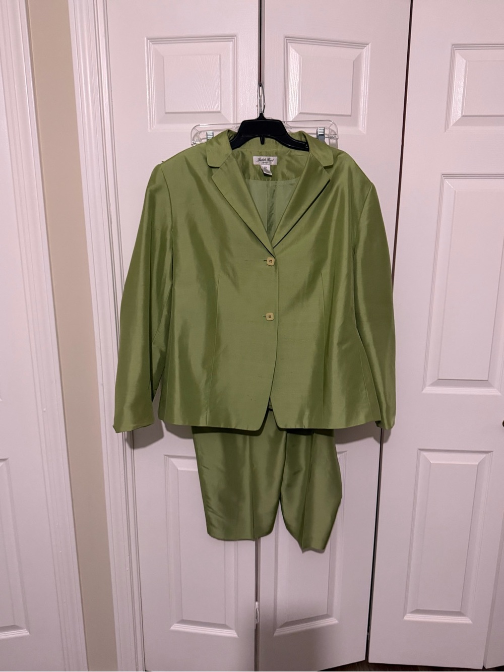 Vintage Silk-Blend Light Green Women's Suit Jacket and Skirt 20w top 24w pants